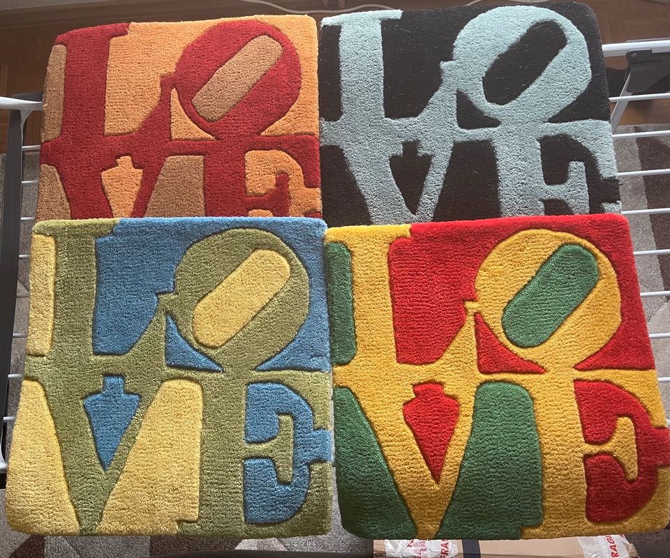 Robert Indiana set mit 4 love Teppichen in Berlin