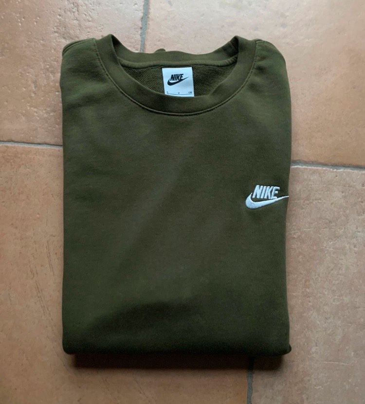 Nike Pullover Sweatshirt Khaki Gr. S wie neu in Diera-Zehren
