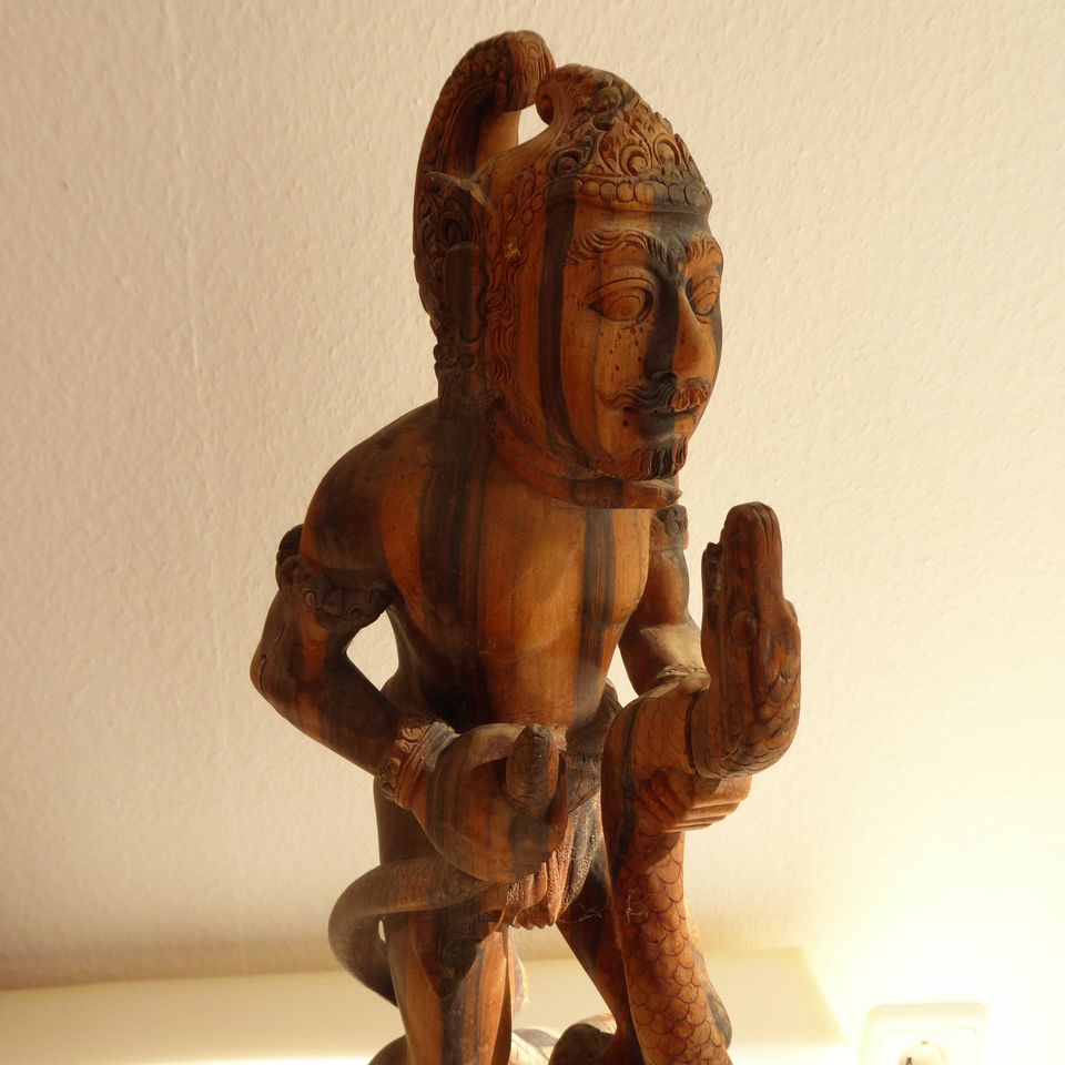 Antike Figur aus Holz mit Schlange aus Bali Indonesien 51 cm in Eschborn