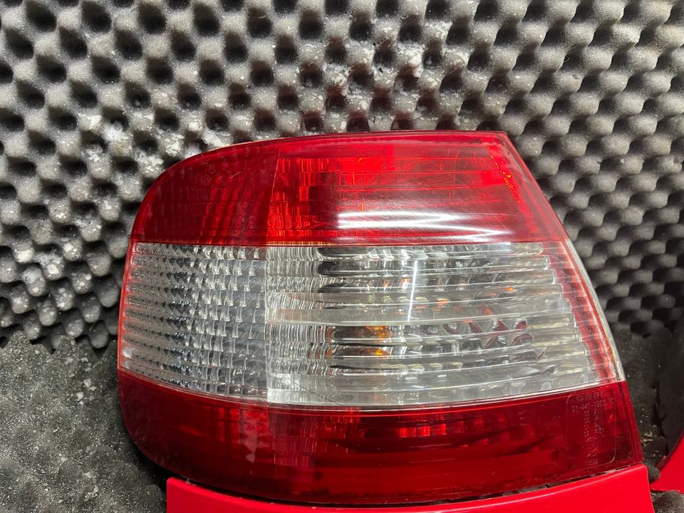 Rückleuchten für Audi A4 B5 Limo Rot Weiß Klarglas Heckleuchten in Kropp