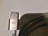 iPhone-Ladekabel / Lightning-Kabel von H&M, schwarz-weiß gezackt Bayern - Kirchham Vorschau