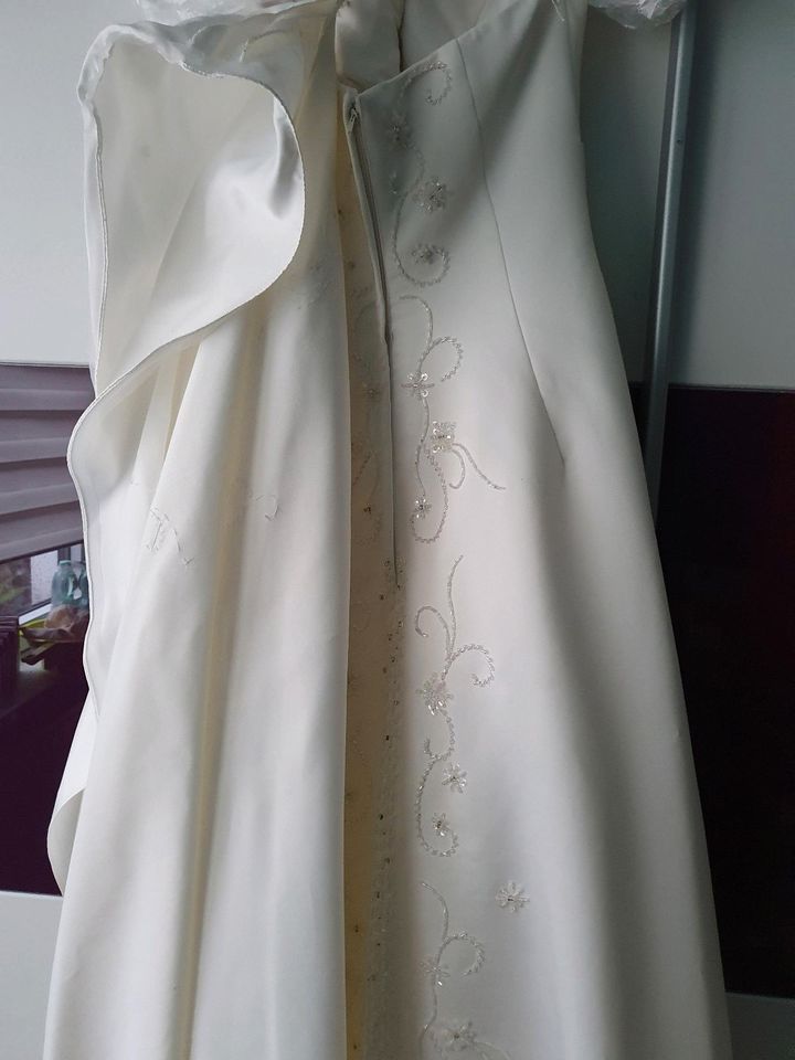 Brautkleid Hochzeitskleid in Reichshof