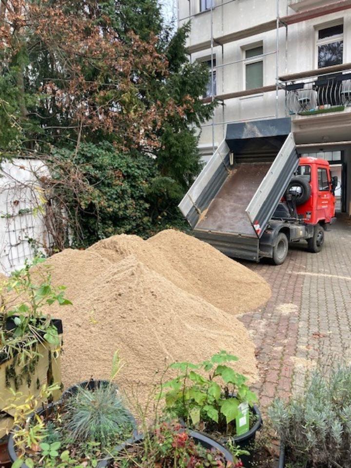 Lieferung von Mutterboden, Kies, Beton, Recycling, Schüttgut usw. in Berlin