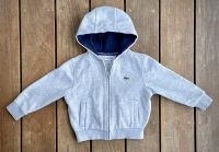 LACOSTE Sweatjacke Kinder grau navy Gr. 104 SEHR GUTER ZUSTAND Frankfurt am Main - Sachsenhausen Vorschau