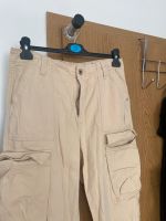 Beige Cargohose Bershka 38 München - Ramersdorf-Perlach Vorschau