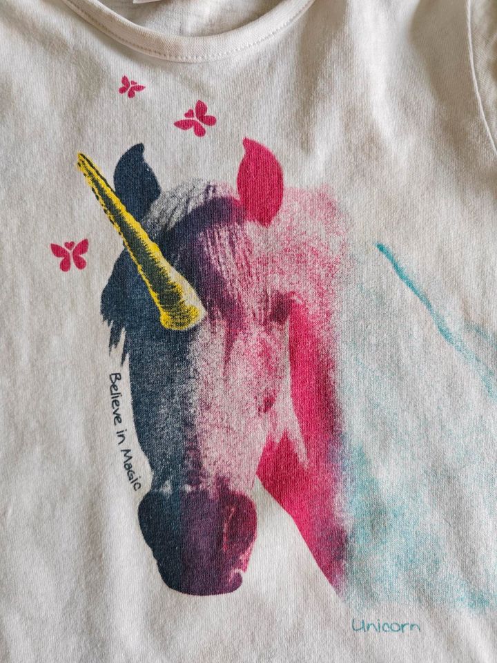 Mädchen T-Shirt mit Einhorn-Print Gr.110/116 von Kids in Salzgitter