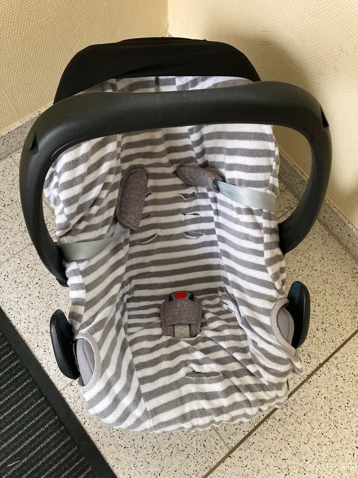 Maxi Cosi mit separatem Überzug in Ludwigshafen