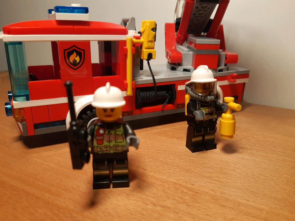 Lego 60107 Feuerwehr Fahrzeug mit fahrbarer Leiter vollständig in Kaiserslautern