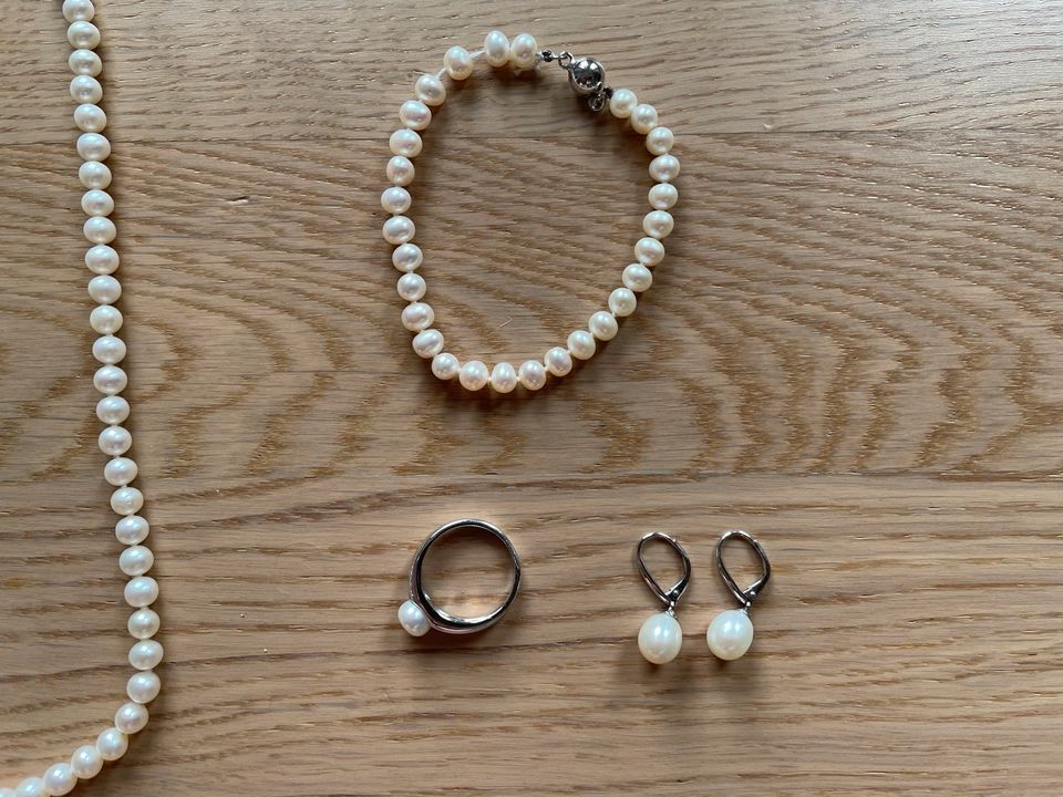 Schmuck-Set Perlen - neuwertig in Mainz