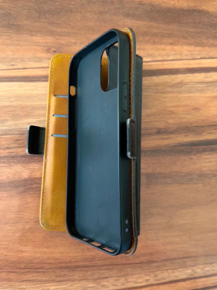 Ledercase für iPhone 12/iPhone 12 Pro Farbe schwarzes/graues in Leipzig