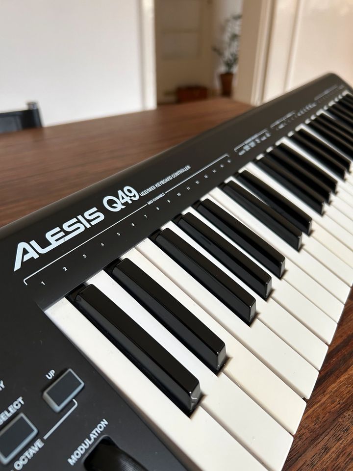 Alesis Q49 MIDI Keyboard Midi-Keyboard in Stuttgart