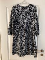 Kleid mit Blumen Größe 36 Niedersachsen - Weyhe Vorschau