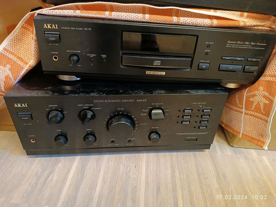 AKAI CD Player und Plattenspieler in Pliezhausen