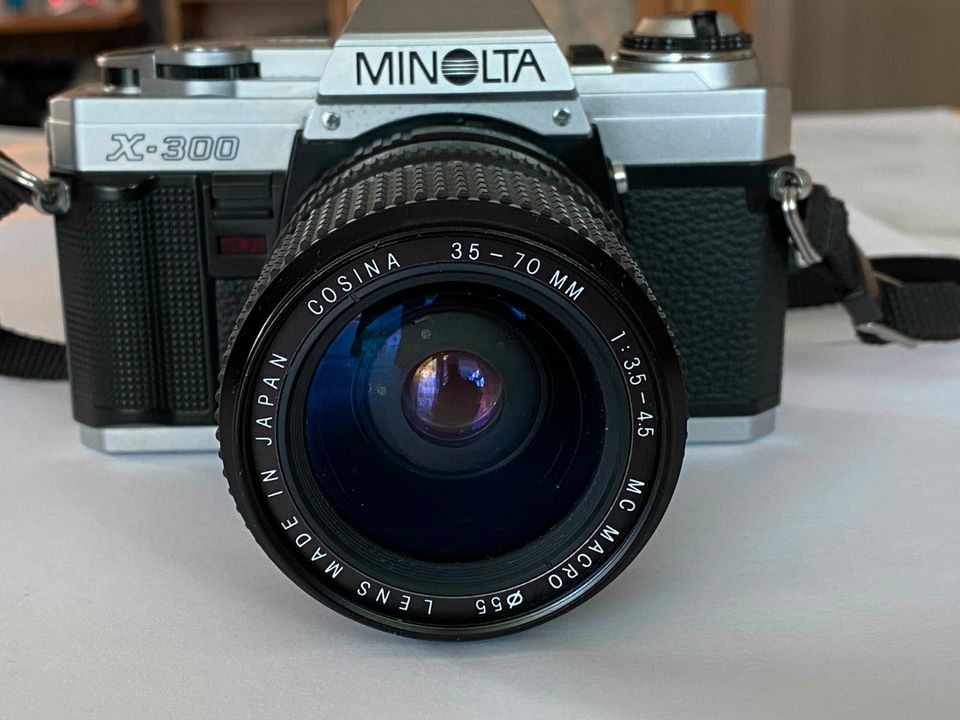 Minolta Spiegelreflexkamera X-300 Zoom Objektiv und Blitz 36DX in Heilbronn