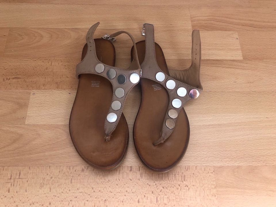 Echt Leder Flip-Flop Sandalen 36 Beige Flache Zehentrenner Boho in Gummersbach