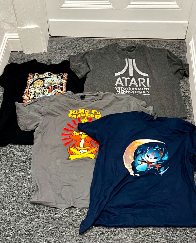 Set: 4x Nerd T-Shirt ("Atari", "Pokemon", etc...) - Größe L / XL in Sankt Goar