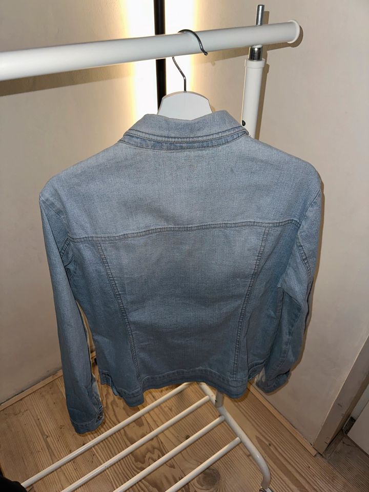 Jeans Jacke M in Zwingenberg