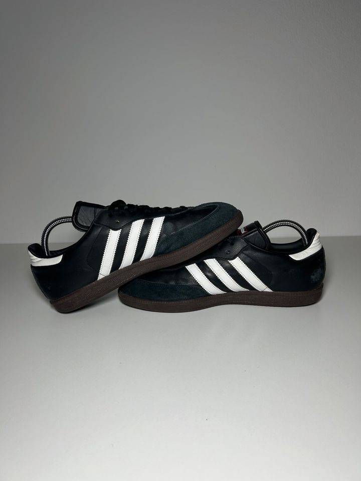 Adidas Samba schwarz/weiß, Gr. 42 2/3 in Losheim am See