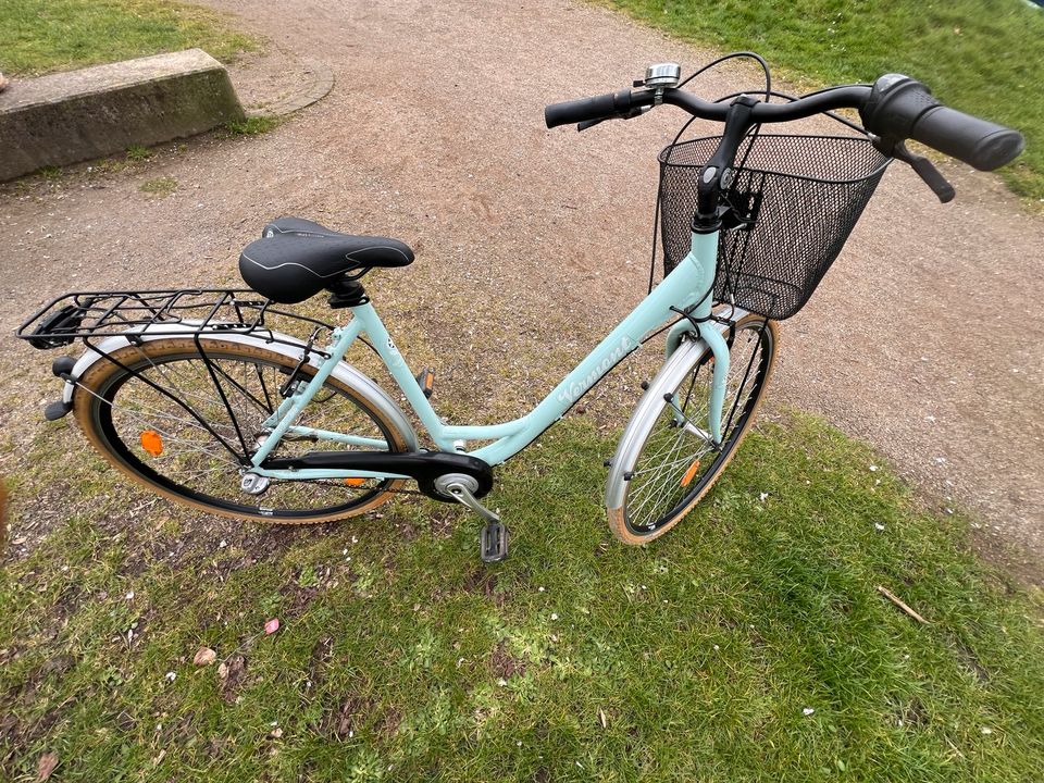 Frauen Fahrrad in Duisburg