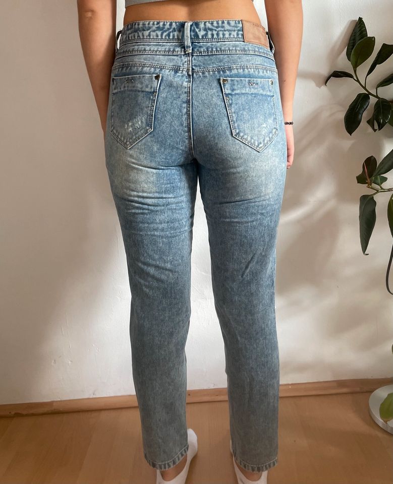 Boyfriend Jeans Hose mit Löchern in Baden-Württemberg - Ludwigsburg | eBay  Kleinanzeigen ist jetzt Kleinanzeigen