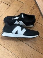 New Balance 327 38,5 Schwarz weiss top Zustand Bayern - Mintraching Vorschau