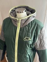 Nike Steppjacke / Fake Daunen / Winterjacke Unisex grün grau Hessen - Lampertheim Vorschau