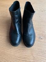 Chelsea Stiefeletten von Esprit schwarz Leder Gr 39 München - Trudering-Riem Vorschau