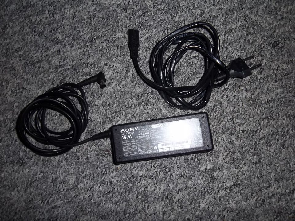 Sony-AC -Adapter in Zeitz