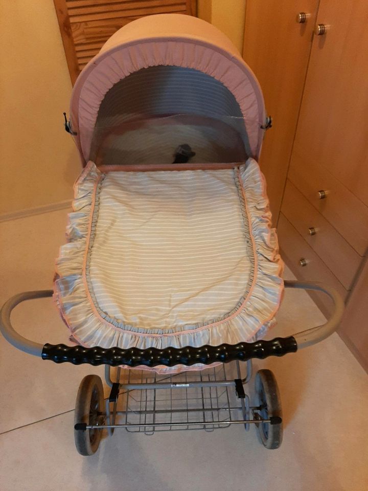 Baby Kinderwagen rosa in Ludwigsau