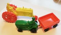 2 alte Trecker,Traktoren,Anhänger,Plastik, antikes Spielzeug Düsseldorf - Grafenberg Vorschau