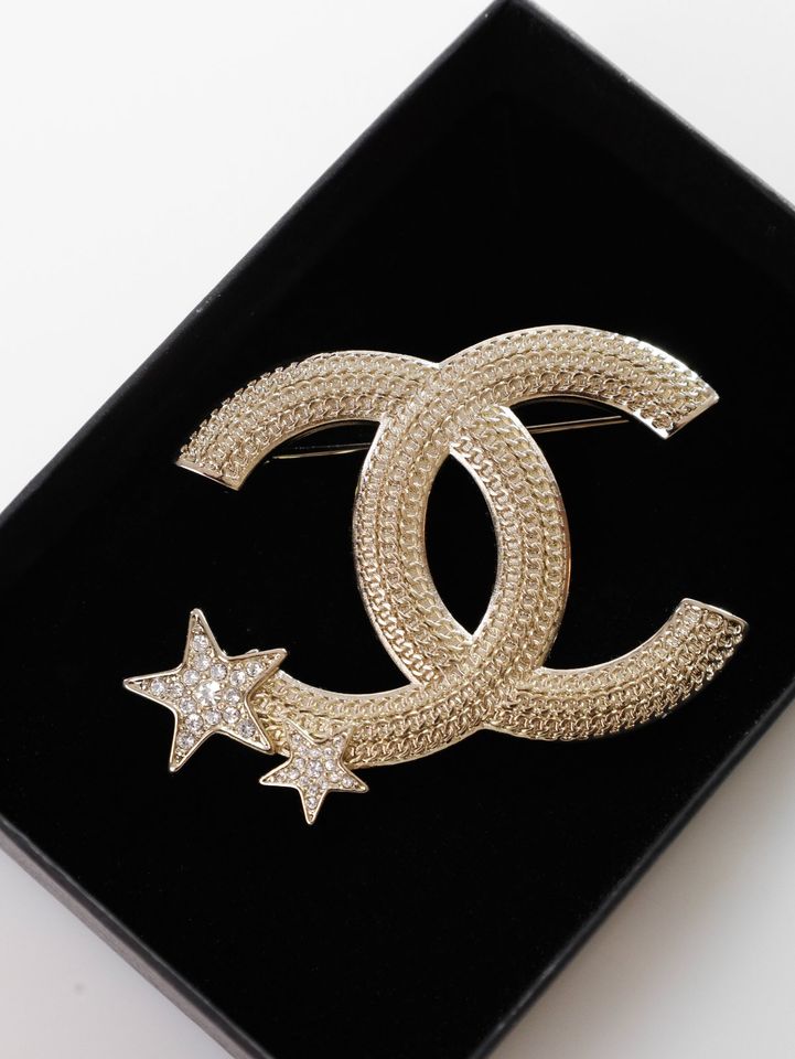 CHANEL Brosche XXL CC und Sterne - 5 x 4 cm Gold Strass RATENKAUF in Grünwald