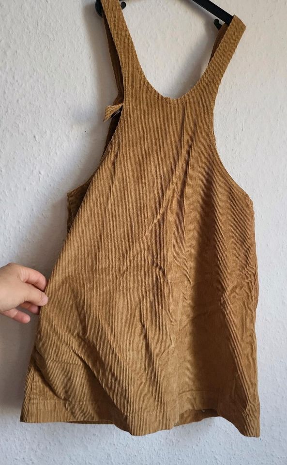 Zara Girls süsses Cord Latzkleid Gr.140 in Berlin