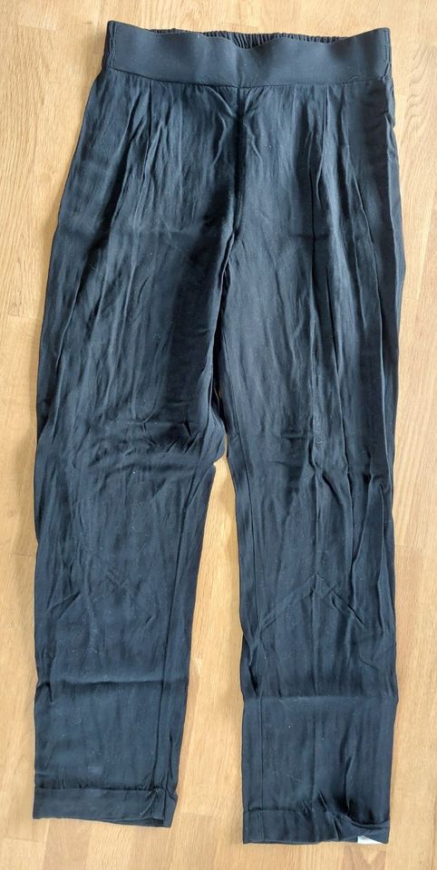 Jeans-Latzhose (Gr.164) und Sommerhosen (Gr.152 /158 bzw. 34) in Ilsenburg (Harz)