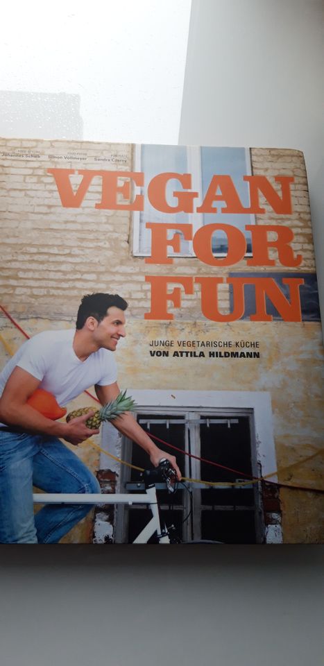 Kochbücher: "Vegan for Fun" und "Verrine Festives" in Reilingen