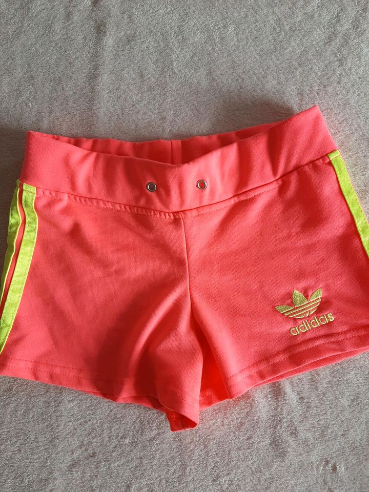 Sporthose Shorts 176 neon in Streufdorf Gem Straufhain