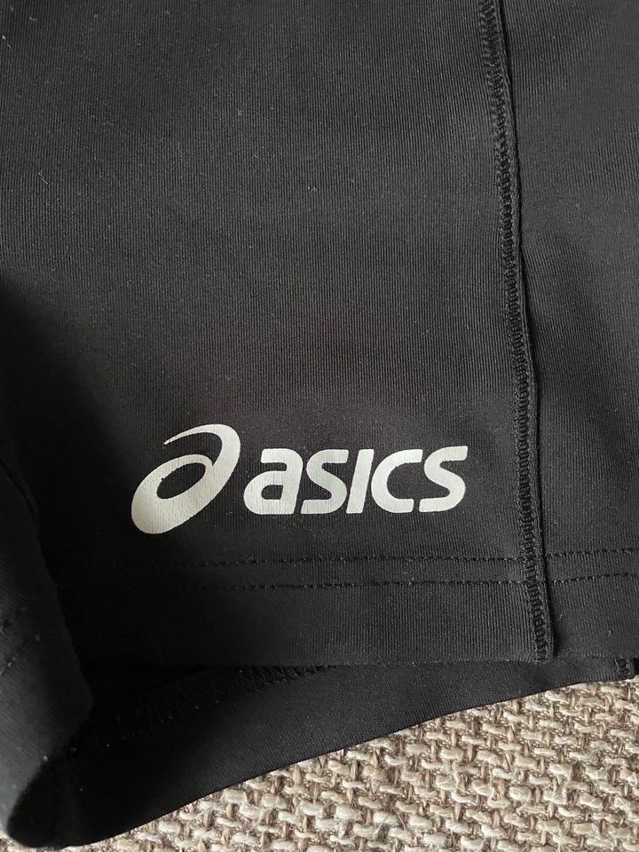 Sporthose, kurze Hose Gr S von Asics in Seelze