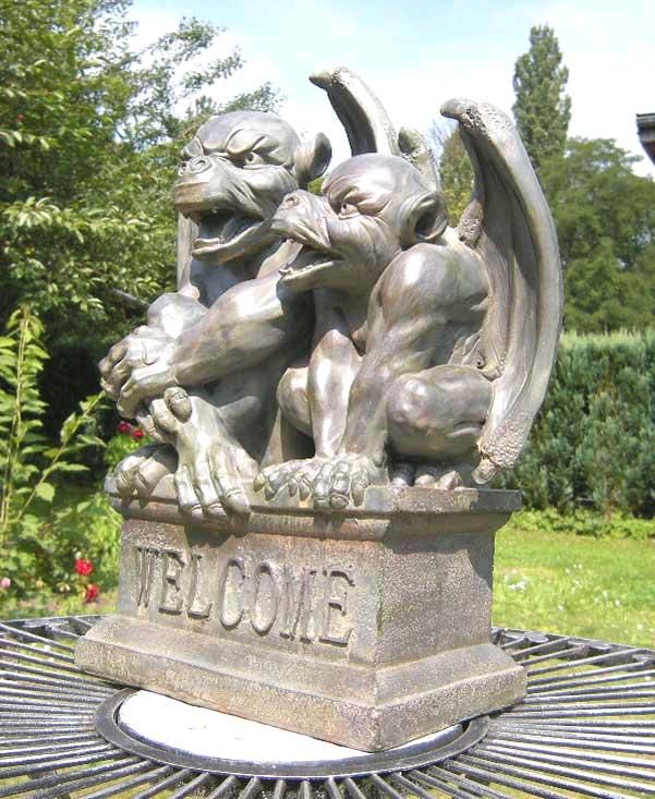Gargoyles Skulptur ca.40cm. Goblin Wetterfest. Gargoyle Welcome. in Dahlem