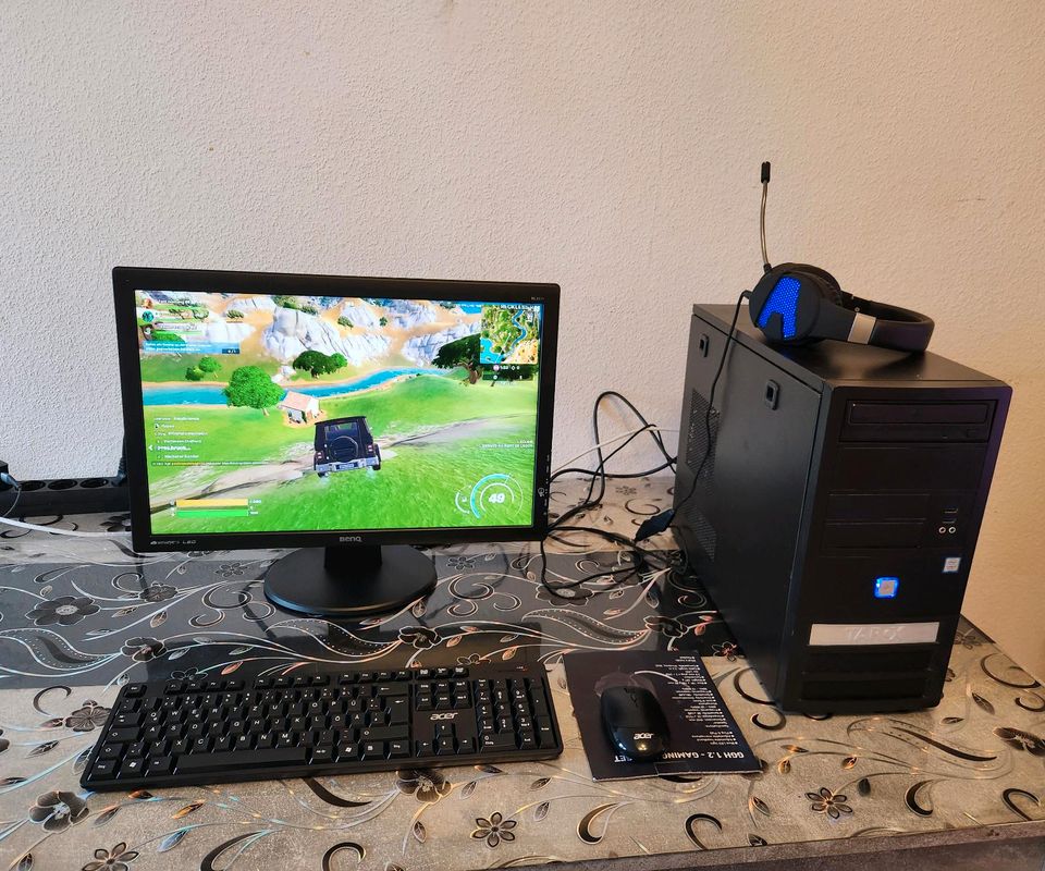 Gaming pc computer Set monitor Tastatur maus Kopfhörer in Hamburg