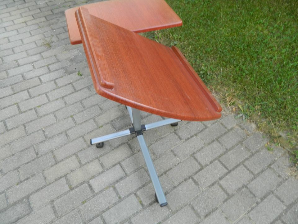 Laptoptisch 67 cm mal 45 cm höhenverstellbar in Putzkau