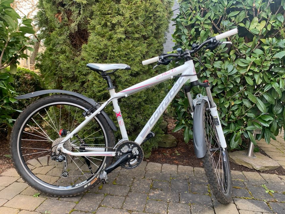 Mädchen-/Jugendfahrrad in Kinheim