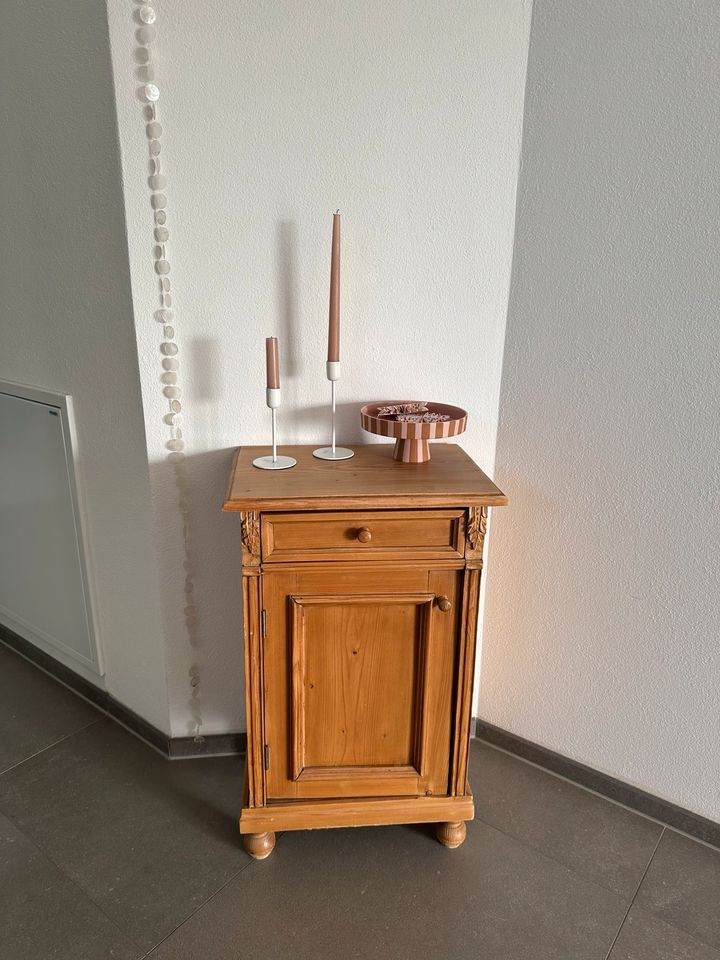 Weichholz Schränkchen Antik Nachttisch Kommode in Gießen