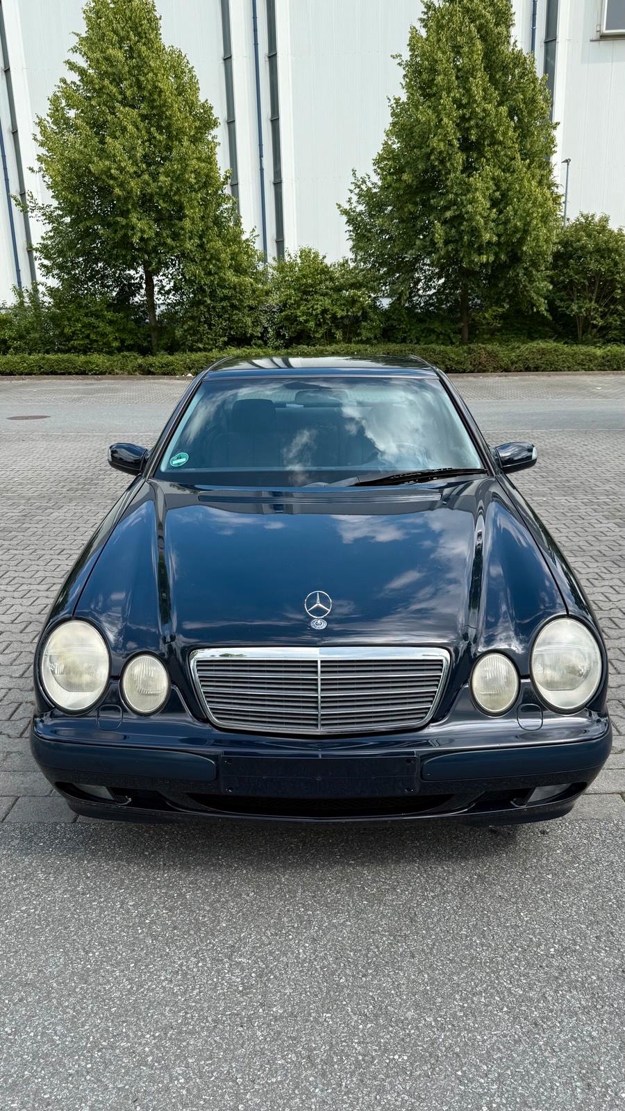 Abbildung des Autos Mercedes Benz W210 &#x2F…