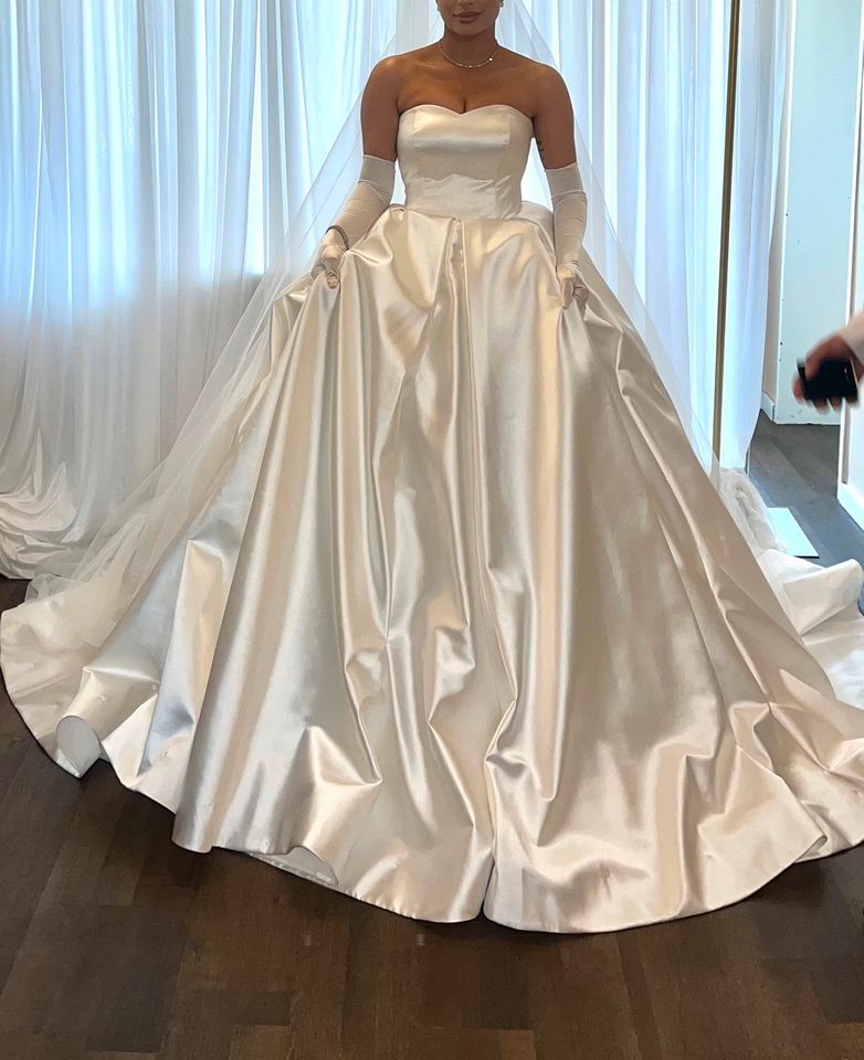 Brautkleid Satin in Burgdorf