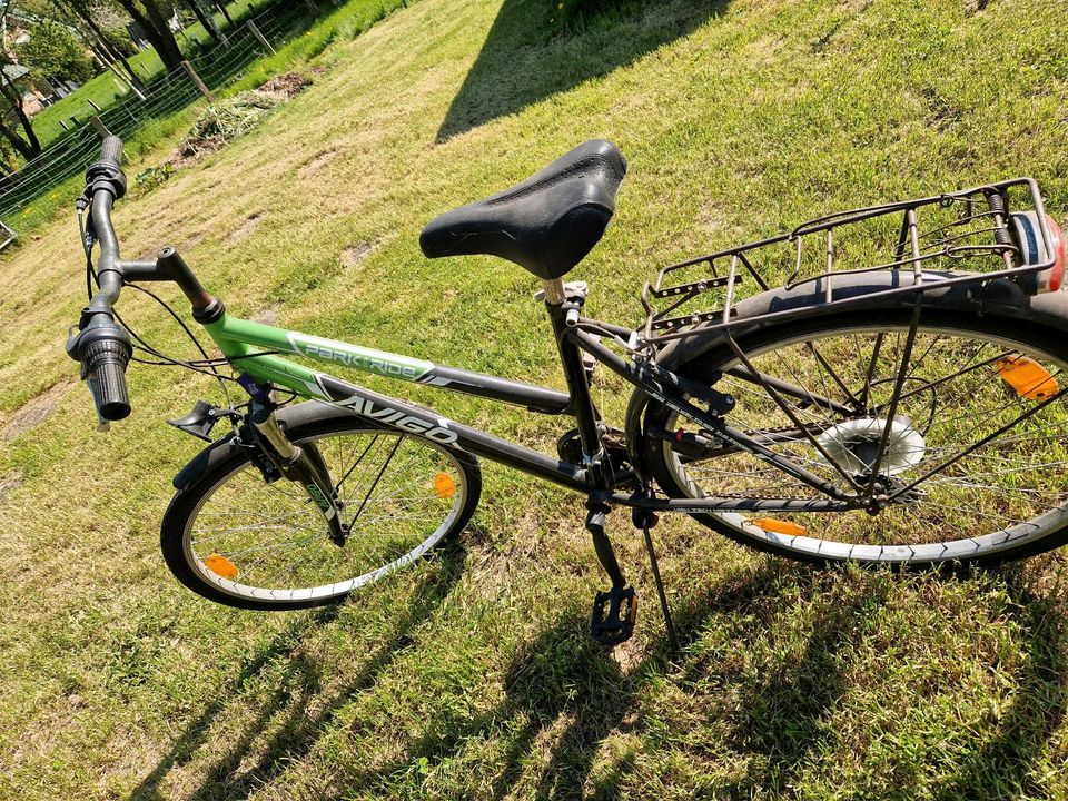 Grünes Fahrrad in Wensin