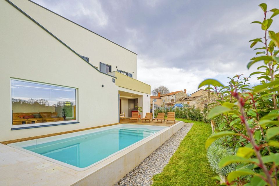 Ferienhaus mit Pool in Valtura (Kroatien) für 4 Personen in Regensburg