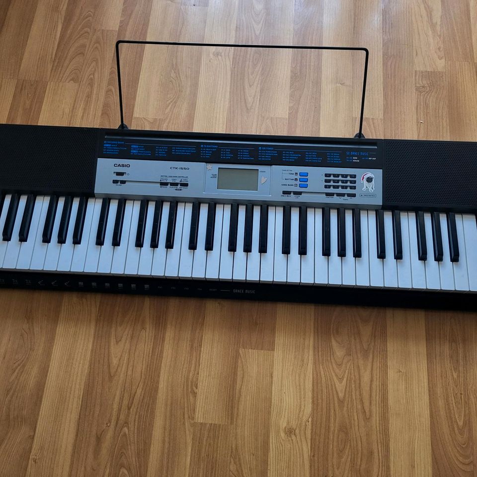 Keyboard  CTK-1550 mit Ständer in Wiesbaden