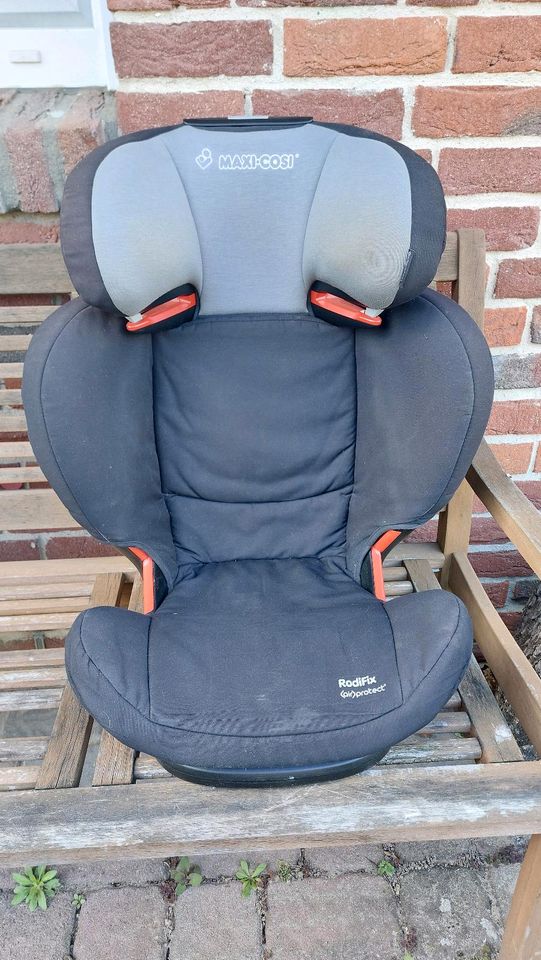 Maxi Cosi Kindersitz 15 - 36 kg mit Isofix in Neetze