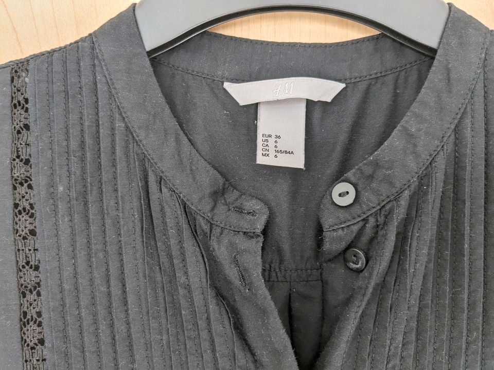 Schwarze Damen Bluse mit Rüschen von h&m in S 36 in Bad Waldsee