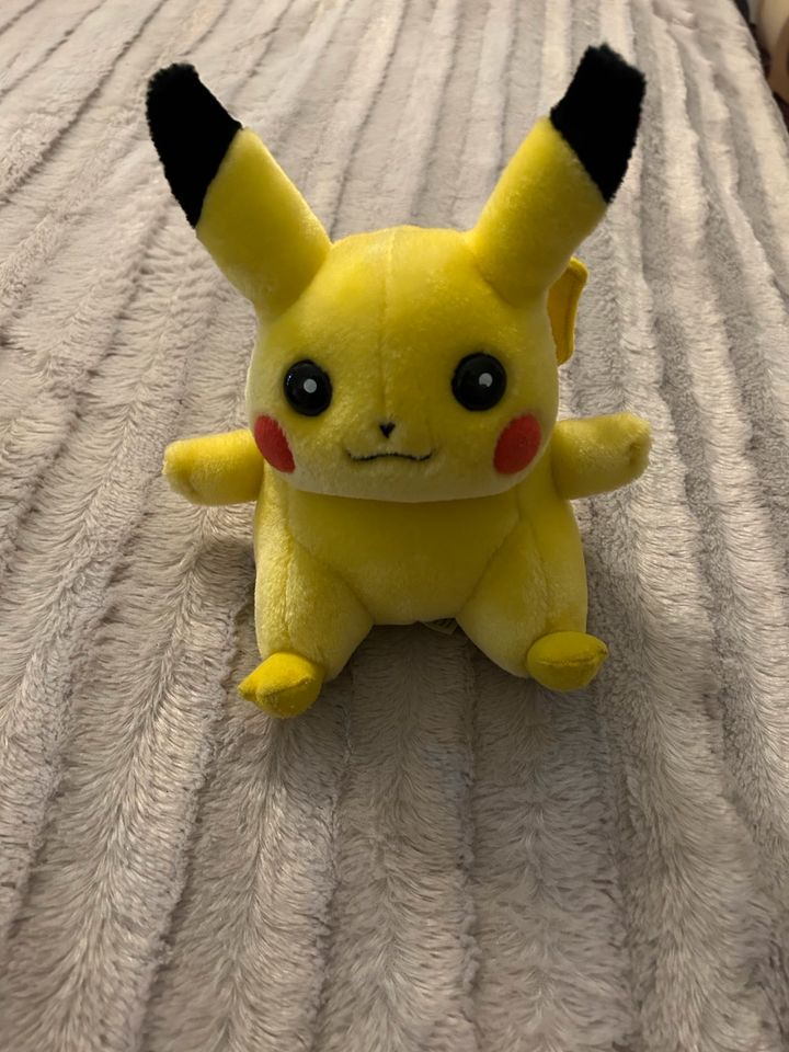 Nintendo Pikachu Figur in Konstanz