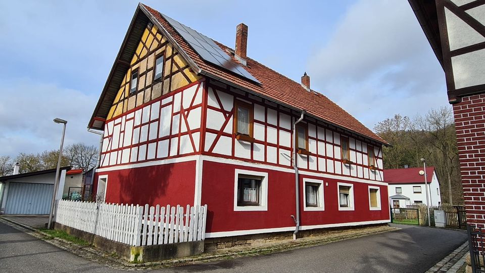 Wohnhaus mit Nebengelass und Garten in Vachdorf